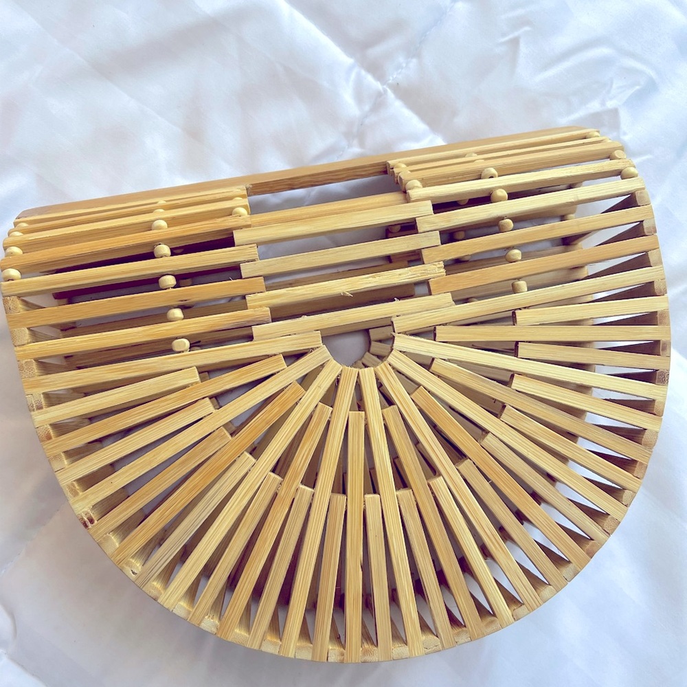 Bamboo beach bags features 100% natural bamboo